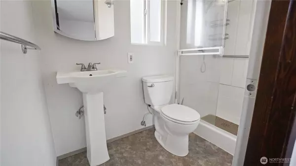 1305 Greenwood LN, Centralia, WA 98531