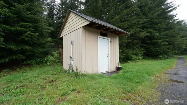 84 Hanson RD, Hoquiam, WA 98550