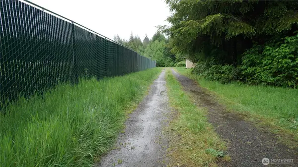 84 Hanson RD, Hoquiam, WA 98550