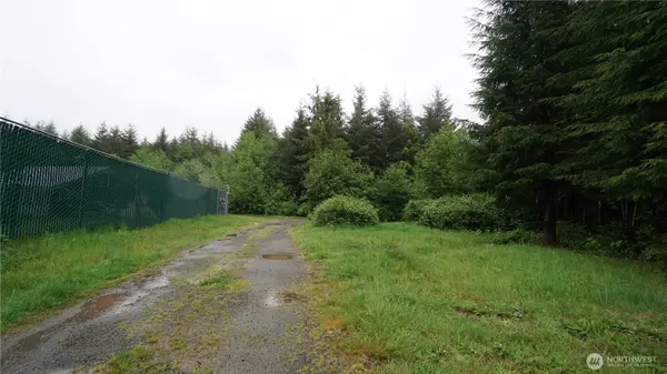 84 Hanson RD, Hoquiam, WA 98550