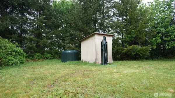 84 Hanson RD, Hoquiam, WA 98550