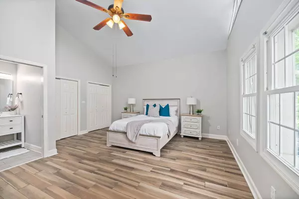 Bedroom photo of d72181df-3eb5-47e5-b70b-bb213ce4cafa