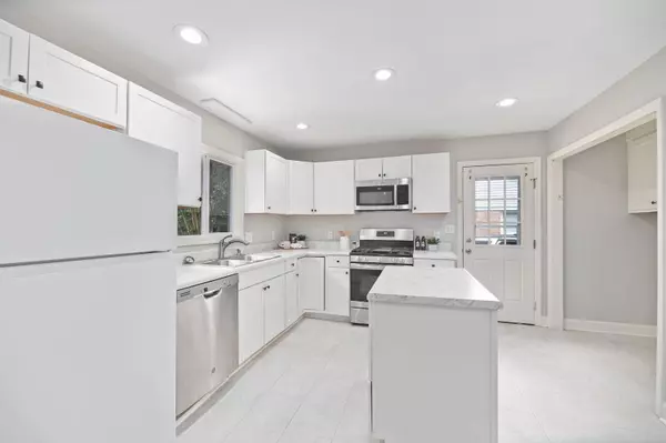 Kitchen Photo of 7623 Hillandale Rd