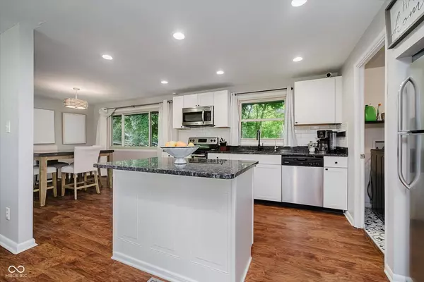 11802 Prairie PL, Carmel, IN 46033