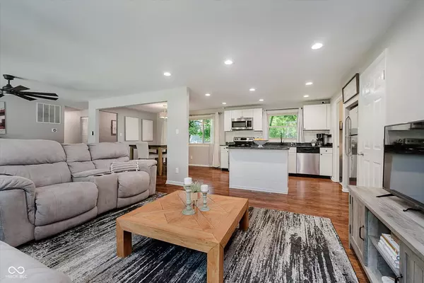 11802 Prairie PL, Carmel, IN 46033