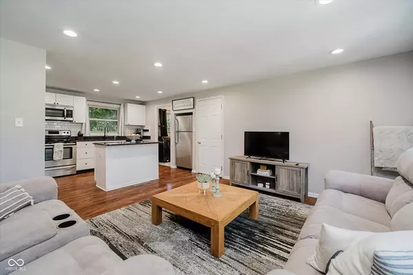 11802 Prairie PL, Carmel, IN 46033