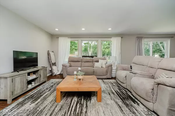 11802 Prairie PL, Carmel, IN 46033