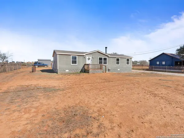 119 Porter Ave., Pearsall, TX 78061