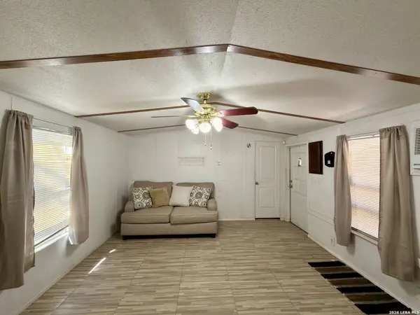 613 Avenue J, Poteet, TX 78065