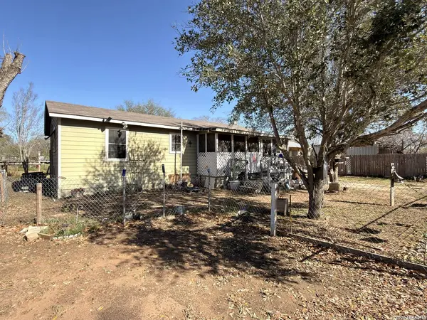 213 E 4th, Elmendorf, TX 78112