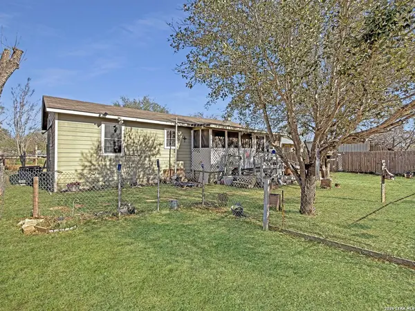 213 E 4th, Elmendorf, TX 78112