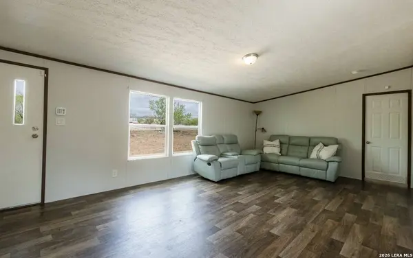108 County Road 2638, Devine, TX 78016