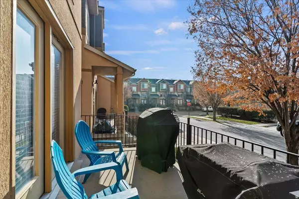 810 N FARMINGTON XING, Farmington, UT 84025