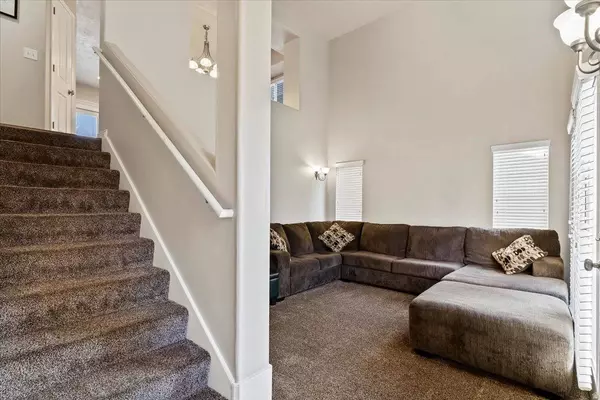 810 N FARMINGTON XING, Farmington, UT 84025