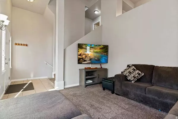 810 N FARMINGTON XING, Farmington, UT 84025