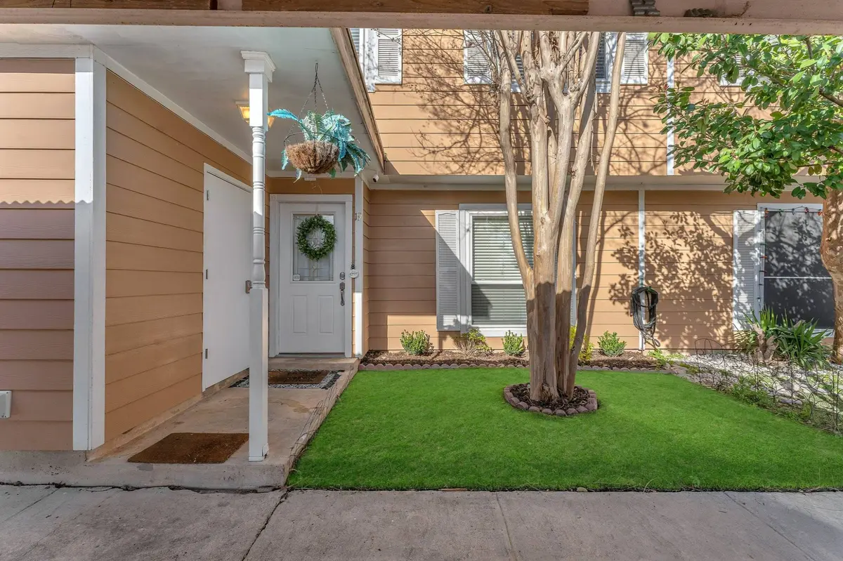7322 Oak Manor Dr #19, San Antonio, TX 78229-4500