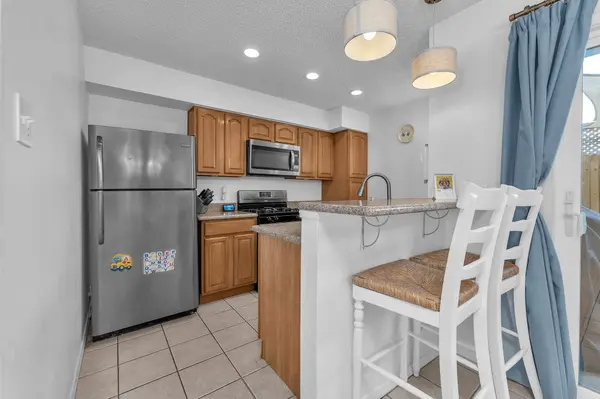 7322 Oak Manor Dr #19, San Antonio, TX 78229-4500