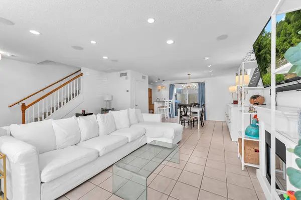 7322 Oak Manor Dr #19, San Antonio, TX 78229-4500