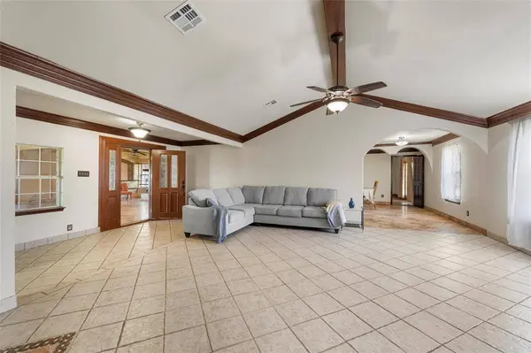 3433 W Tours Road, West, TX 76691
