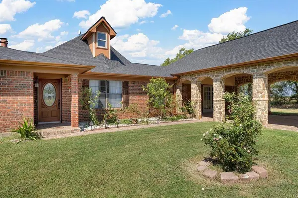 3433 W Tours Road, West, TX 76691