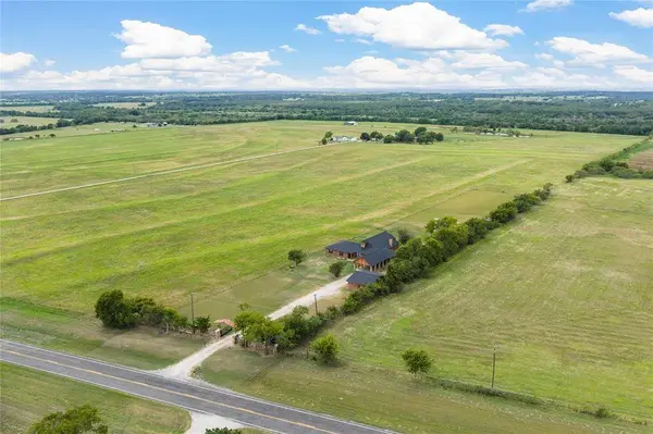 3433 W Tours Road, West, TX 76691