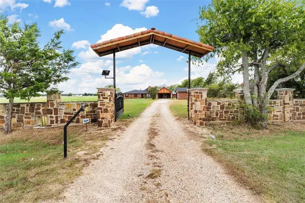 3433 W Tours Road, West, TX 76691