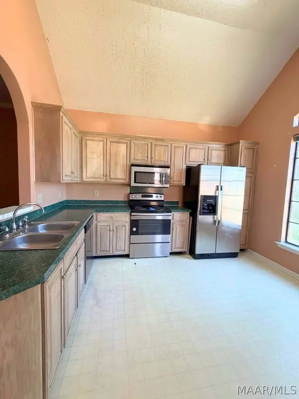 6021 WOODRUN CT, Montgomery, AL 36117