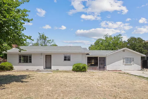 5010 W Oak Avenue, Visalia, CA 93291