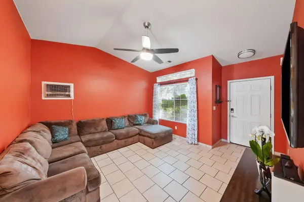 1271 Deer Creek Street, Tulare, CA 93274