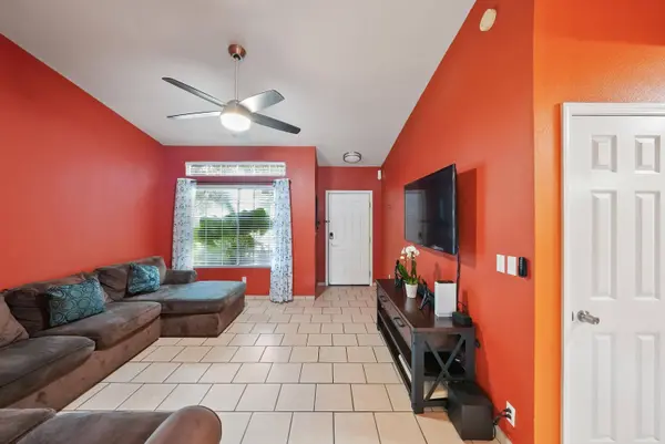 1271 Deer Creek Street, Tulare, CA 93274