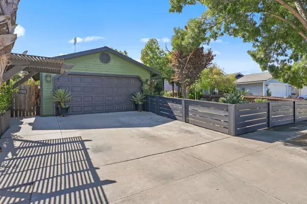 1271 Deer Creek Street, Tulare, CA 93274