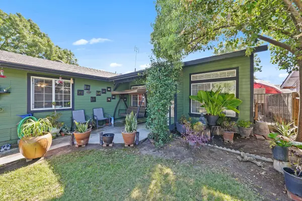 1271 Deer Creek Street, Tulare, CA 93274