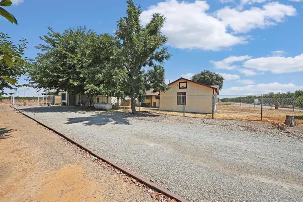 13400 Ave 352, Visalia, CA 93292