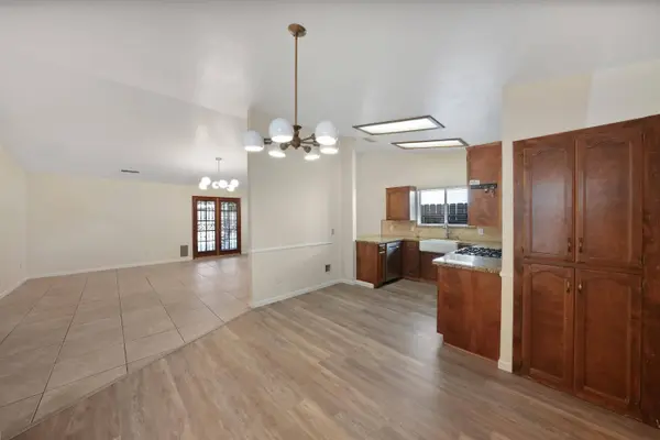 4614 W Howard Avenue, Visalia, CA 93277