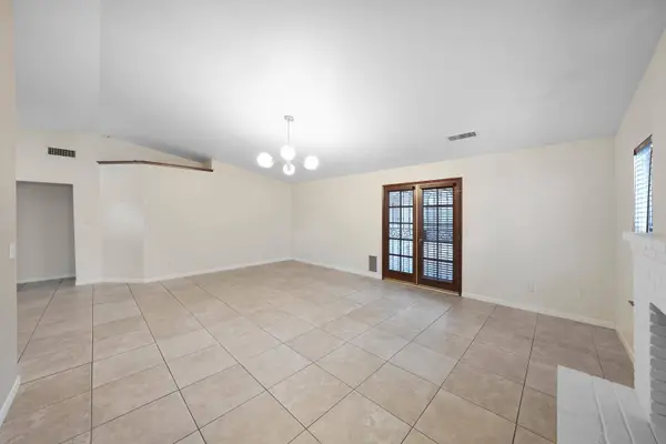 4614 W Howard Avenue, Visalia, CA 93277