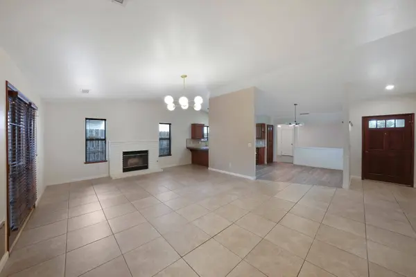 4614 W Howard Avenue, Visalia, CA 93277