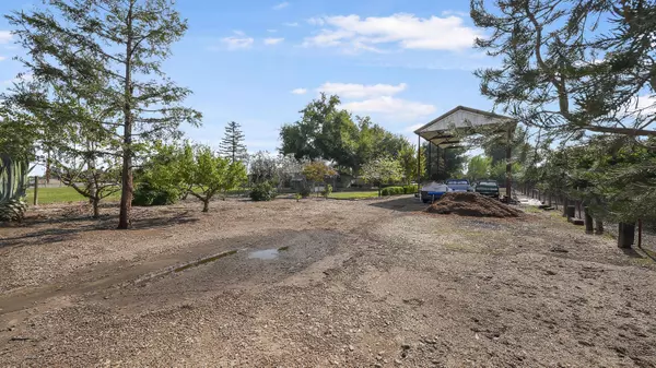 651 S Cornucopia Road, Exeter, CA 93221