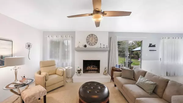 542 W Paradise Avenue, Visalia, CA 93277