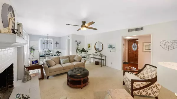 542 W Paradise Avenue, Visalia, CA 93277