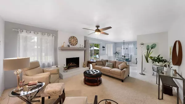 542 W Paradise Avenue, Visalia, CA 93277