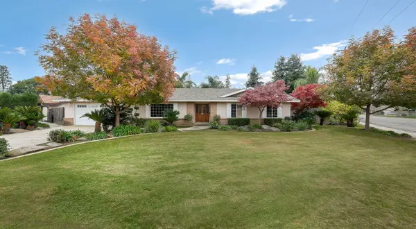 2113 E Paradise Avenue, Visalia, CA 93292