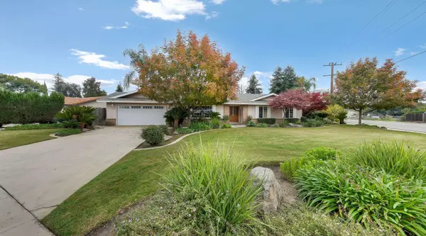 2113 E Paradise Avenue, Visalia, CA 93292