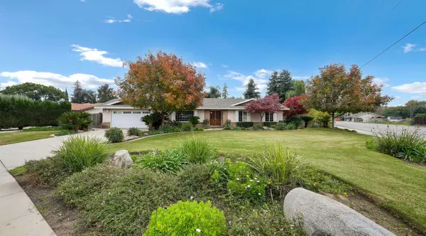 2113 E Paradise Avenue, Visalia, CA 93292