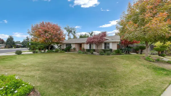 2113 E Paradise Avenue, Visalia, CA 93292