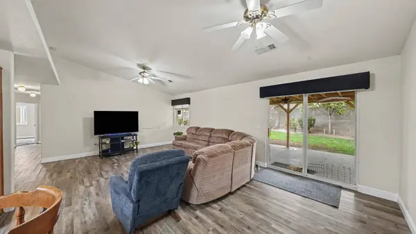 250 W Loyola Avenue, Visalia, CA 93277