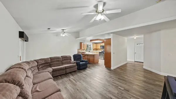 250 W Loyola Avenue, Visalia, CA 93277