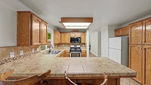 250 W Loyola Avenue, Visalia, CA 93277