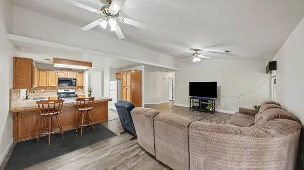 250 W Loyola Avenue, Visalia, CA 93277