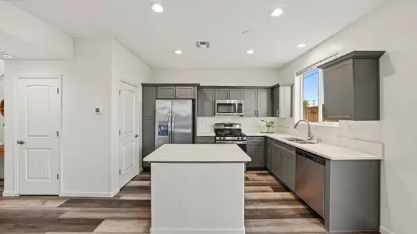 1007 W Payson Avenue, Visalia, CA 93291