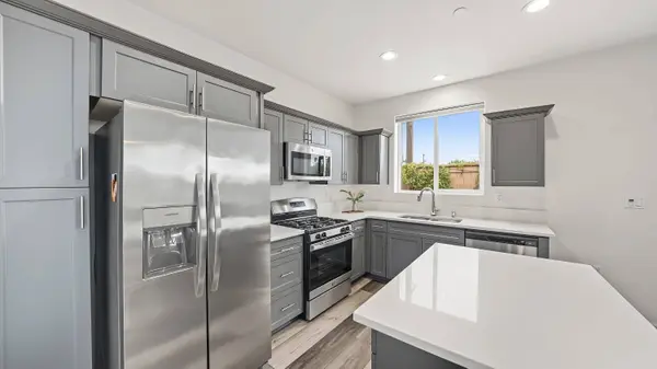 1007 W Payson Avenue, Visalia, CA 93291